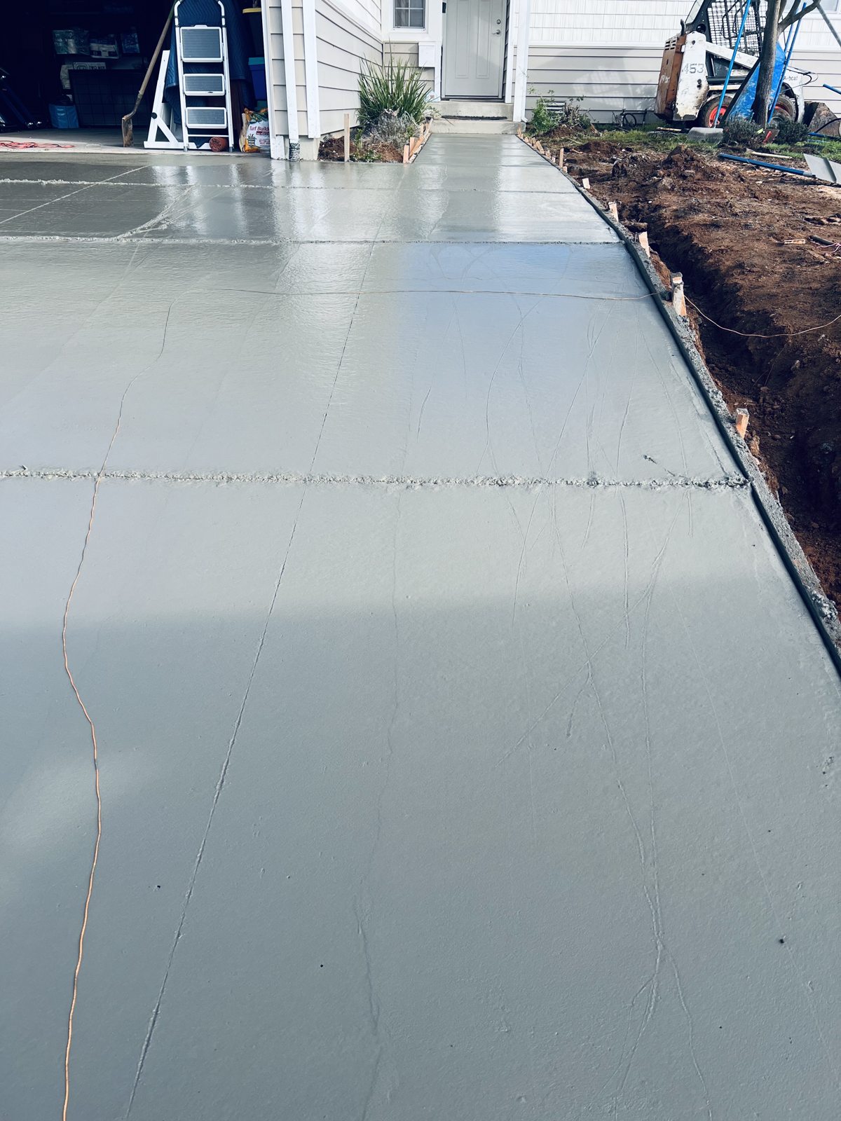 Light gray concrete gives this outdoor passage a bright, consistent finish.
