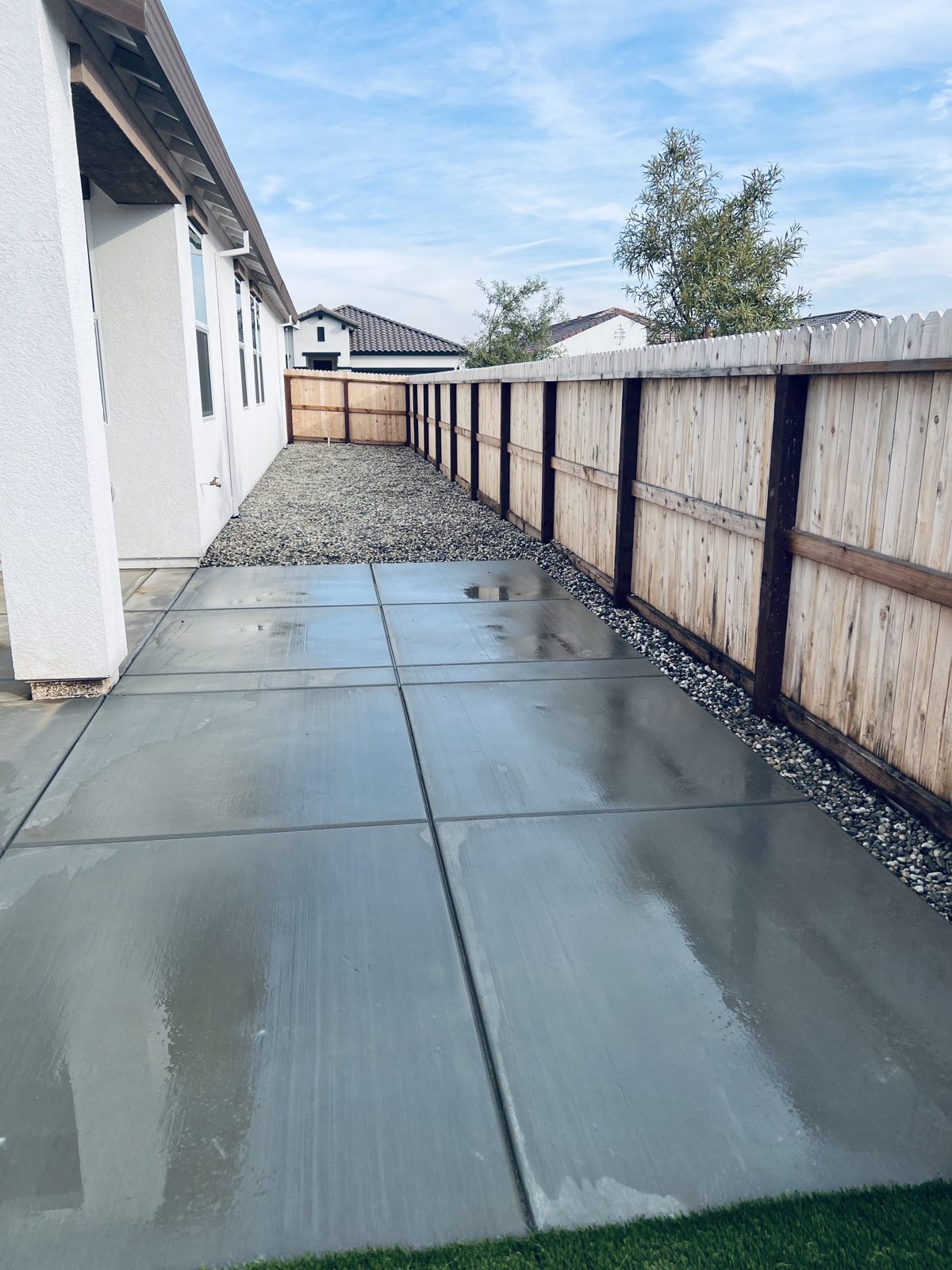 A finished side path connects the backyard with the home’s exterior spaces.