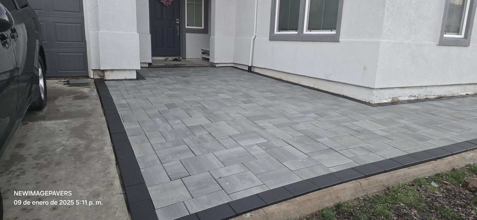 A dark perimeter border gives this gray paver patio a finished, defined edge.
