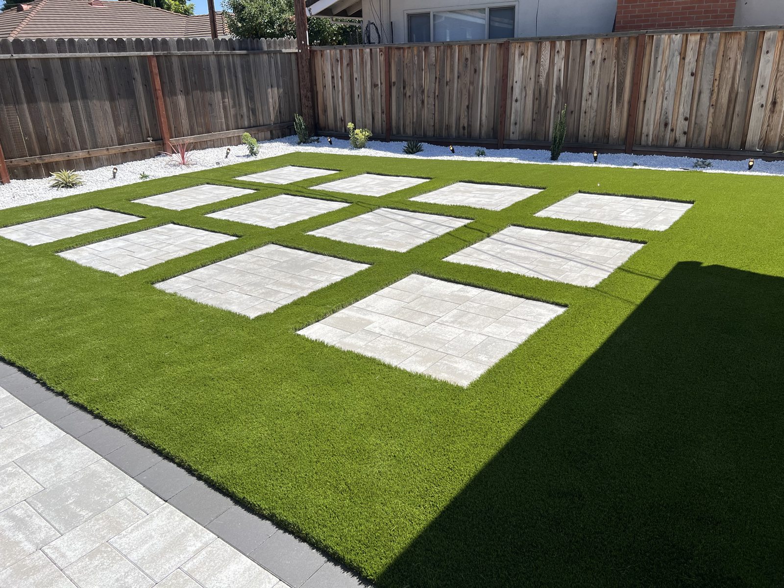 Artificial turf putting green